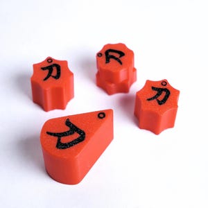 Custom Boss katana-knoppen: rood gecanneleerd (volledige sets voor 50, 100, artiesten)