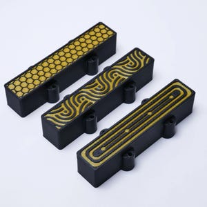 Set di 2 copri pickup personalizzati per basso Jazz a 4 corde (senza fori) - Nero e oro
