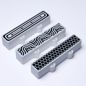 Custom 4-Saiter Jazz Bass Tonabnehmer Cover (ohne Löcher) 2er-Set - Weiß & Schwarz