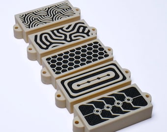 Cubiertas personalizadas para pastillas de bajo Precision (sin agujeros), juego de 2 - Crema y negro