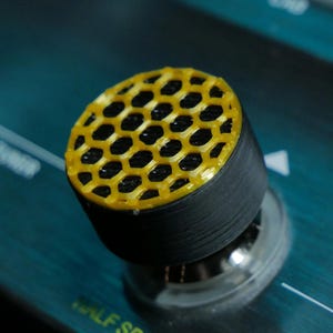 Opus Guitar Pedal Footswitch Topper(Set of 2) - Black and Gold Honeycomb