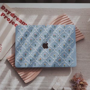 Funda con bordado floral azul, única y hecha a mano para MacBook, funda clásica de belleza para portátil M1/M2/M3/M4 MAC PRO 13 14 16 AIR 13.6/13.3