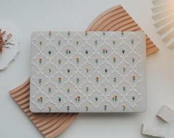 Broderat blommigt fodral för MacBook, vita blommor, Classic Beauty Neo 13 pro 13 14 16 air 13 air15 M1 M2 M3 M4 M5 2020-2025 estetiskt fodral