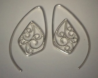 Graceful Sterling Silver filigree blade earrings swirly as all heck and ready to decorate your lobes