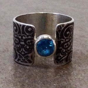 London Blue Topaz sterling silver ring with paisley pattern impression textured band image 5