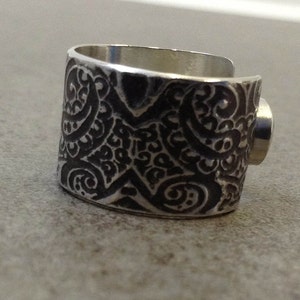 London Blue Topaz sterling silver ring with paisley pattern impression textured band image 4