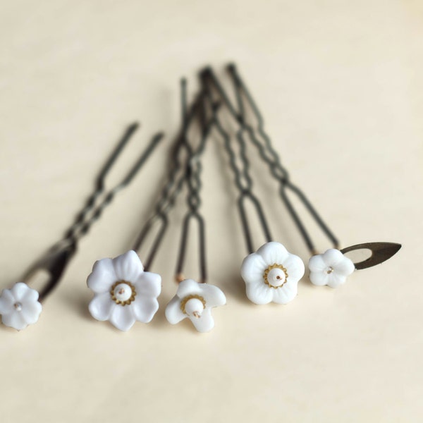 White flower hair pins bridal hair clip set wedding headpiece vintage flowers romantic  SET of 5 hair pins