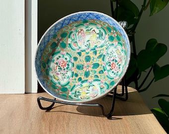 Antique Famille Rose Chinese Porcelain Bowl – Hand-Painted Gilt Floral & Figure Motifs