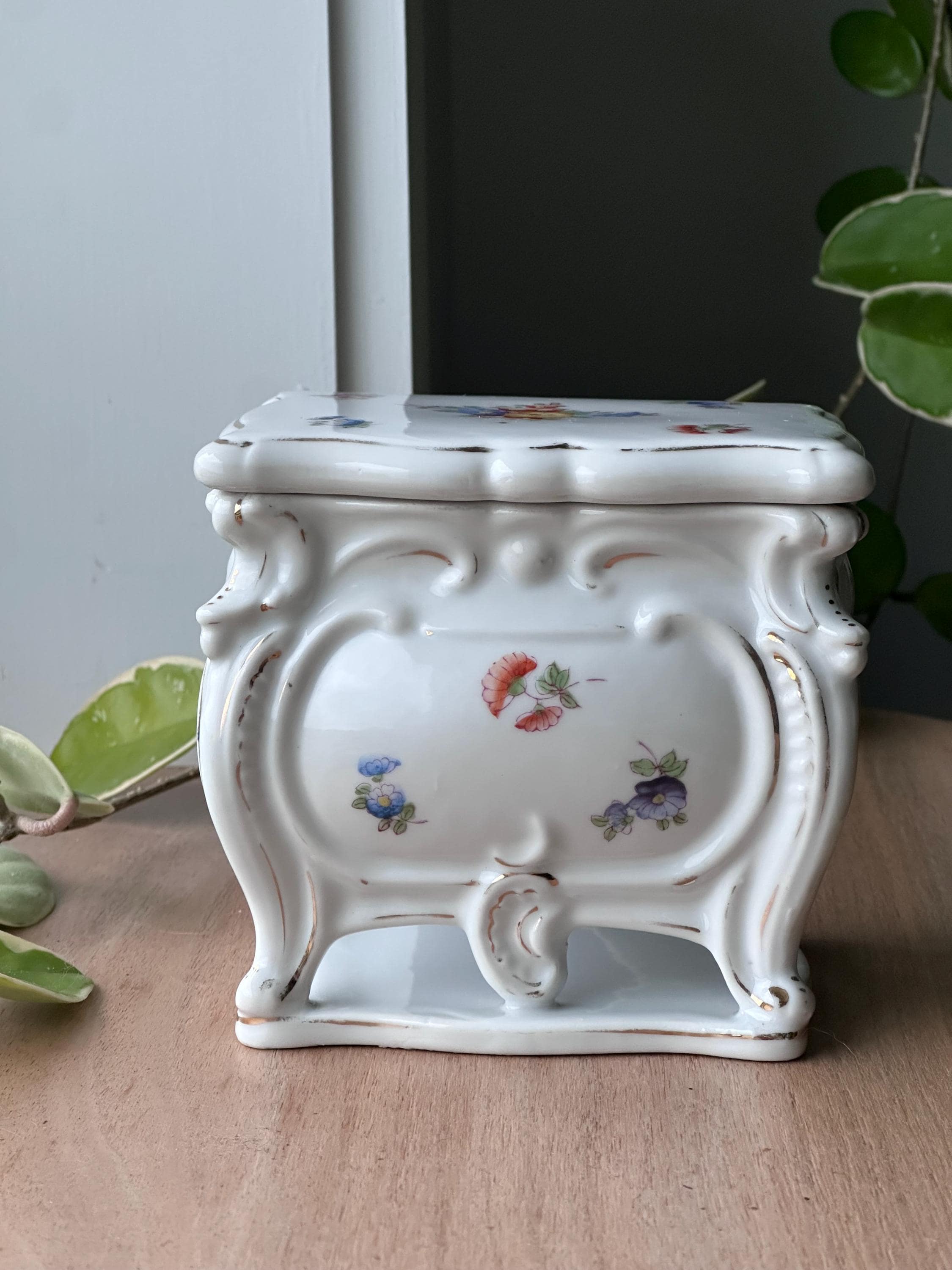 ヴィンテージ磁器製小物入れ | 花柄の華やかなロココ調化粧箱 - Etsy 日本