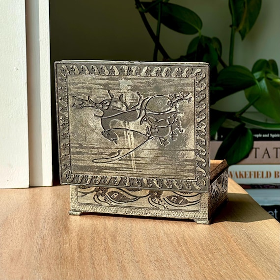 decorative cigarette cases Found Case Designed to fit regular sized cigarettes Women Cigarette Case, Vintage Cigarrette