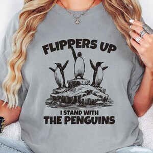 Flippers Up Penguin-tröja, protesttröja, anti-Trump-tröja, demokratisk gåva, liberal t-shirt, anti-is, anti-MAGA-tröja