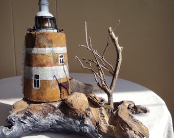 Faro de madera flotante hecho a mano, decoración náutica para el hogar, detalle único para barcos.