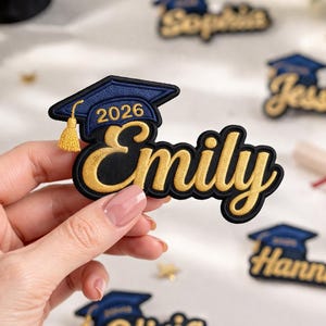Patch bordado personalizado, patch termocolante para boné de formatura com nome personalizado, para costurar, presente para formandos de 2026, lembrança de formatura com nome.