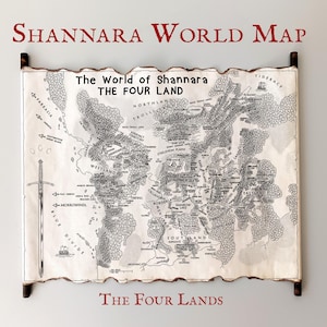 Puede incluir: Un mapa en blanco y negro del mundo ficticio de Shannara, titulado "The World of Shannara, The Four Land". El mapa muestra las Cuatro Tierras, incluyendo Northland, Westland, Southland y Eastland. El mapa está en un rollo con un listón de madera marrón en la parte superior e inferior.