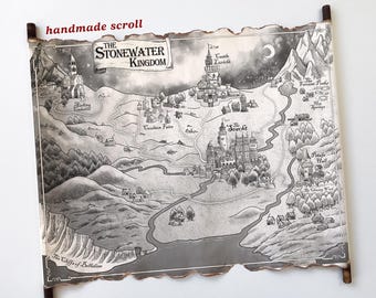 Das Königreich Stonewater auf handgefertigter Schriftrolle, Die Karte von „Der Ritter und die Motte“ mit gebrannten Rändern, Die Buchkarte von „Der Ritter und die Motte“ als Wandbild