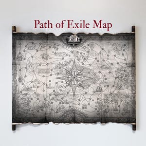 Może przedstawiać: Oprawiona mapa gry Path of Exile, z szczegółową czarno-białą ilustracją i centralnym projektem róży wiatrów. Mapa jest zamontowana na drewnianej ramie i zawiera logo gry. Tekst "Path of Exile Map" jest wyświetlany na czerwono.