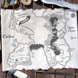 Carte du trône de verre, carte d'Erilea, couronne de minuit, héritier de feu, reine des ombres, carte de la tour de l'aube, monde fantastique d'Erilea, meilleur cadeau