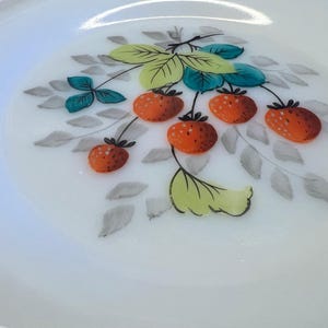 Westmoreland 7,5 &quot;Milchglas Perlenrand handbemalte Früchte
