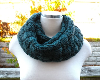 Hand Knit Chunky Wool Blend Green Infinity Scarf Fashion Accessories Winter Gift for her Cozy Neck Warmer Unisex Cowl