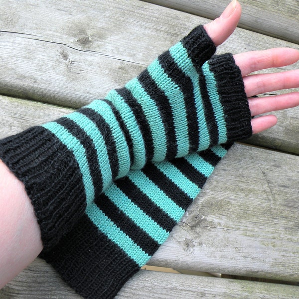 Mitaines en laine tricotées à la main : manchettes longues