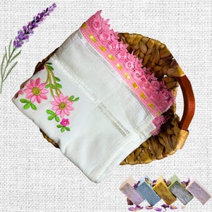 Turkish Hand Towel with Handmade Lace – Pink Floral Embroidered Guest Towel – Traditional Bath Decor – Boho Bathroom Gift