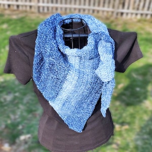 CROCHET PATTERN - Winni Scarf | Keyhole Scarf | Spring Scarf | Asymmetrical Scarf