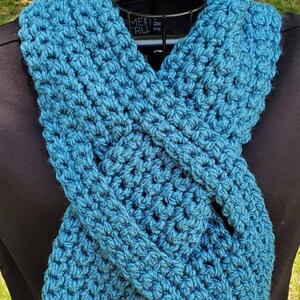 CROCHET PATTERN Conway Scarf / Keyhole Scarf / Double Keyhole / PDF Download image 4