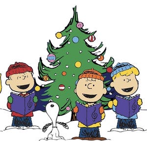Peut inclure: Illustration des personnages de Peanuts chantant des chants de Noël devant un sapin décoré. Les personnages portent des bonnets et tiennent des cahiers de chants. Snoopy est également présent dans la neige.