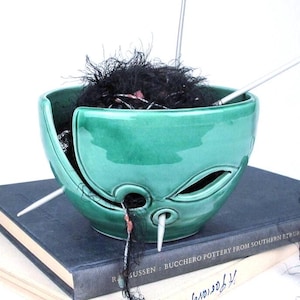 Emerald Green Yarn bowl, handmade ceramic, Knitting, Crochet, quilt binding bowl, knitter gift