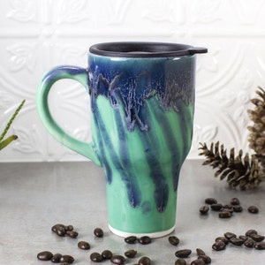 Tazza da viaggio riutilizzabile in ceramica con manico, menta verde blu, tazza da asporto, coperchio nero in ceramica, regalo di San Valentino per gli amanti del caffè