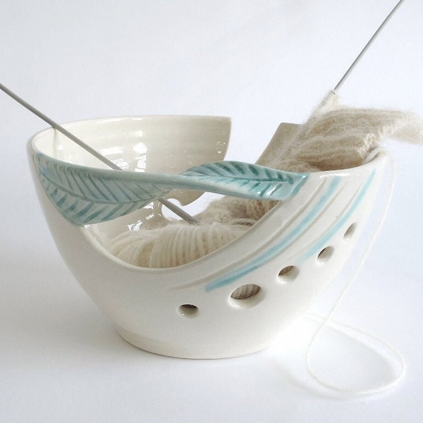 Large White Green leaf Yarn bowl, wheel thrown ceramics, Knitting bowl, knitter gift, Crochet organizer with handle, MADE TO ORDER