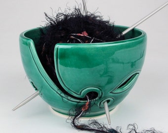 Emerald Green Yarn bowl, handmade ceramic Knitting Bowl, Crochet bowl, knitter gift, spring leaves, Yarn holder, MADE to ORDER for you