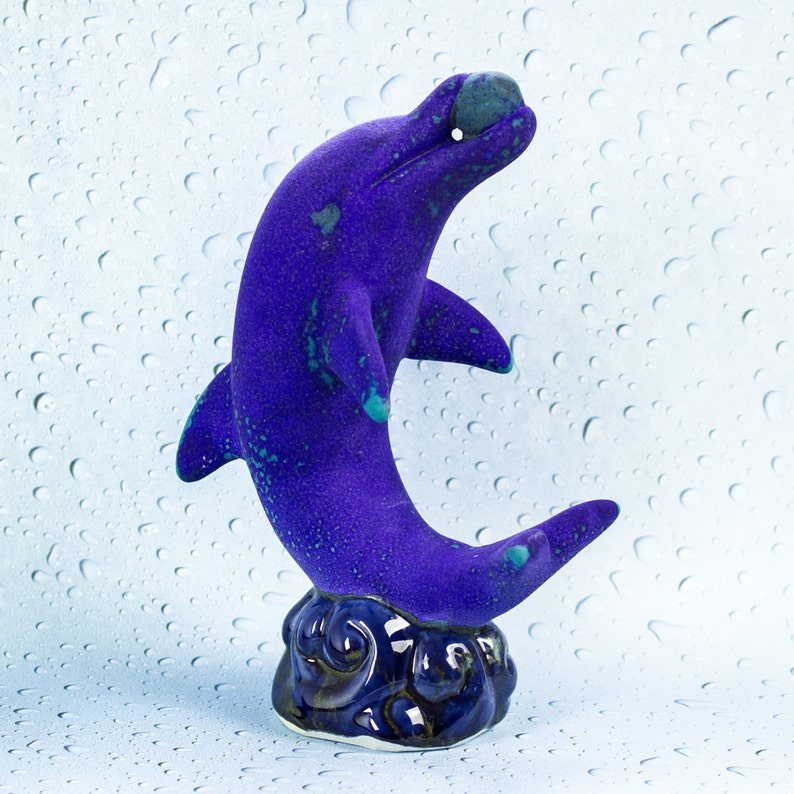 Sculpture dauphin en céramique bleue, décoration de plage, fait main, glaçure bleu violet, décoration nautique océan, cadeau pour fille, cadeau pour maman image 2