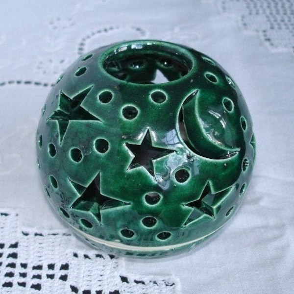 エメラルドグリーンのキャンドルホルダー、天体ランタン、星と月のキャンディレリア™、手作りの陶器、ギフト