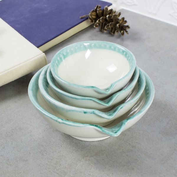 Zestaw 4 wkładanych misek ceramicznych, miarka, białe, turkusowe miski do przygotowywania potraw, ręcznie robiona ceramika