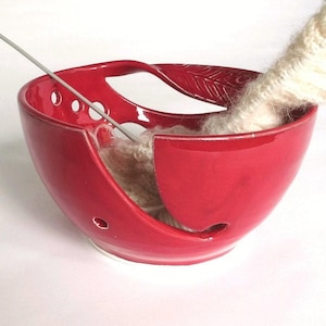 Robijnrode garenkom, handgemaakte keramische haak-/brei-/quiltkom, gedraaid blad, breicadeau