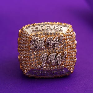 Zweifarbiger Hip-Hop-Ring mit Moissanite, 14 Karat weiß vergoldeter Sterlingsilberring, handgefertigter runder Diamantring, vollständig maßgeschneiderter Ring für Ihn