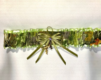 FISHING*** GREEN CAMO toss garter.