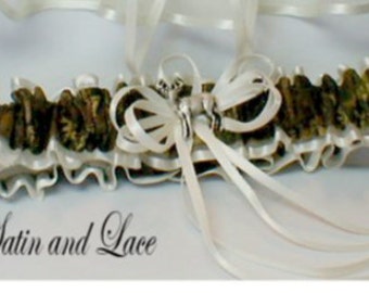 Toss Ivory tree CAMOUFLAGE wedding garters DEER Tree CAMO garter