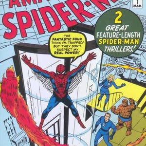 Puede incluir: Portada de cómic de The Amazing Spider-Man. Spider-Man con un traje rojo y azul con alas de telaraña. Los Cuatro Fantásticos también están presentes. El texto incluye "2 Great Feature-Length Spider-Man Thrillers!"