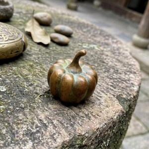 Antique Brass Style Pumpkin Paperweight, Small Metal Tea Pet Ornament, Calligraphy Desk Decor, Cute Collectible Gift for Study