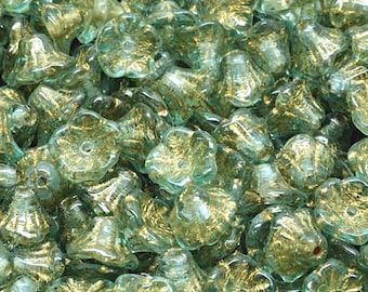 Cuentas de flor de campana de vidrio prensado checo de 5 x 7 mm, flor de campana de 5 puntas, espuma de mar translúcida con baño dorado, para fabricación de joyas, 25 unidades