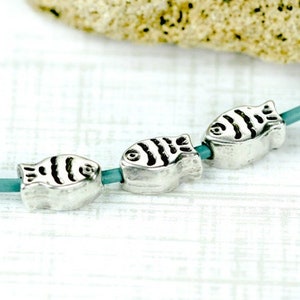 10% KORTING kleine zilveren vis kraal, metalen vis kralen, leuke kleine vissen nautische Mykonos Griekse Casting Craft Sieraden benodigdheden -2 stuks