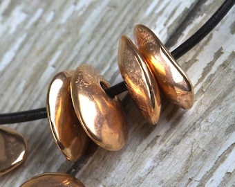 18 mm Mykonos ljus kopparfärgad keramisk cornflake, grekiska pärlor med stort hål, stora flisor, metalliserad pärla, smyckestillverkning, 4/10/25 st