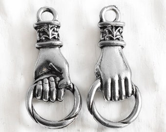 Hand Holding Ring Connector, hand charme houder, Hand Link, Fleur De Lis charme, Antiek Zilveren handen, Made in USA -pick aantal