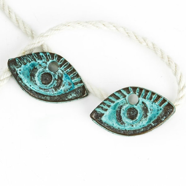 10%OFF Eye charms Greek Mykonos Evil eye charm Green Patina Verdigris over copper Cast Metal beads boho jewelry 17X10mm 2pcs