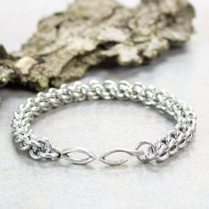 Bracelet Kit, Silver Aluminum Jens Pind Chainmaille Bracelet, Modern Fish & Hook Clasp, chainmaille rings bracelet, DIY gift