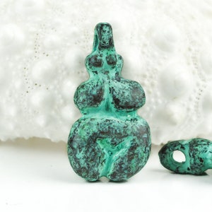 10%OFF, Mother Earth Ancient Goddess, Greek Primitive Neolithic Cycladic Figure, Venus of Willendorf, Green Patina Pendant, Idol charm