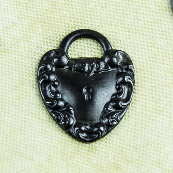 Pendentifs en métal cadenas avec coeur - Couleur nickel noir sur
