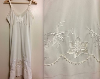 Vintage 1950s White Floral Nan Flower Full Slip - Medium